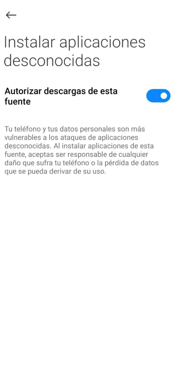Habilita temporalmente el permiso para instalar aplicaciones de origen externo en los ajustes de tu móvil.